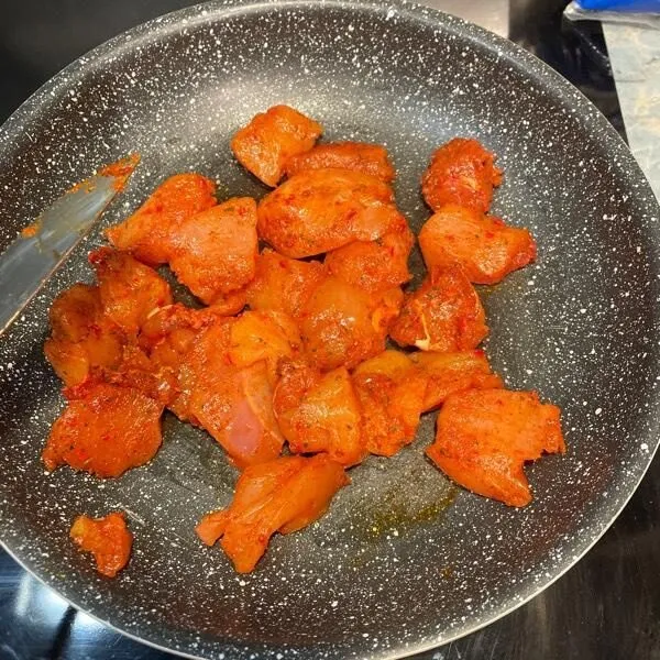 Émincé de filet de poulet façon basquaise
