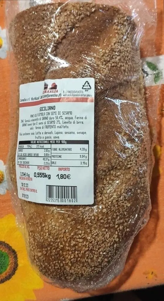 Pane alla siciliana con semi di sesamo