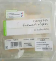 Carottes finement râpées, ail et ciboulette