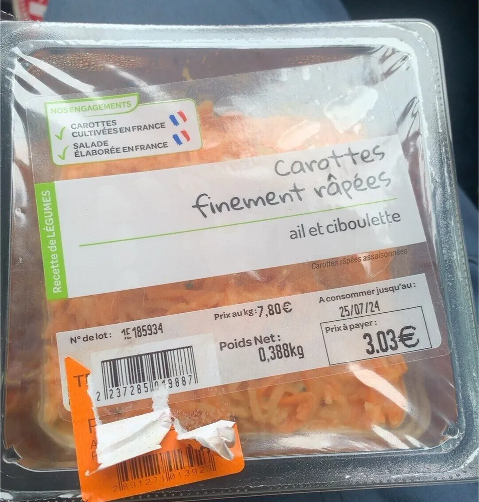 Carrotes finement râpées