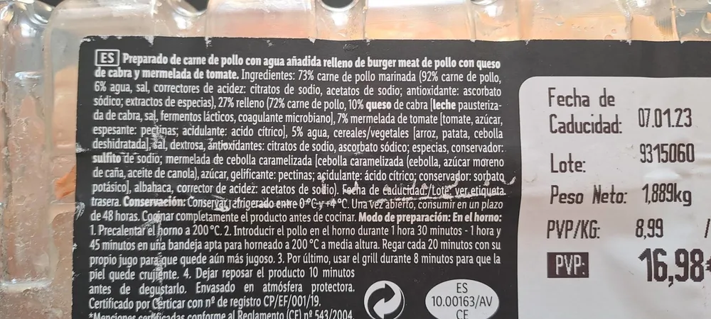 Preparado de carne de pollo con agua añadida relleno de burger meat de pollo con queso de cabra y mermelada de tomate.