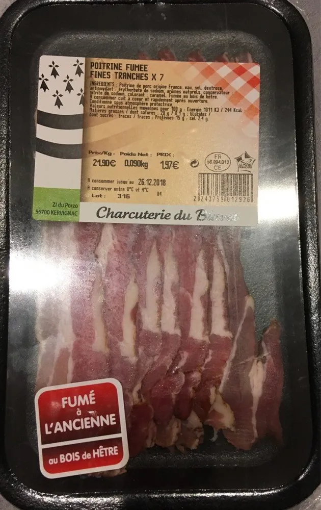 Poitrine fumee fines tranches