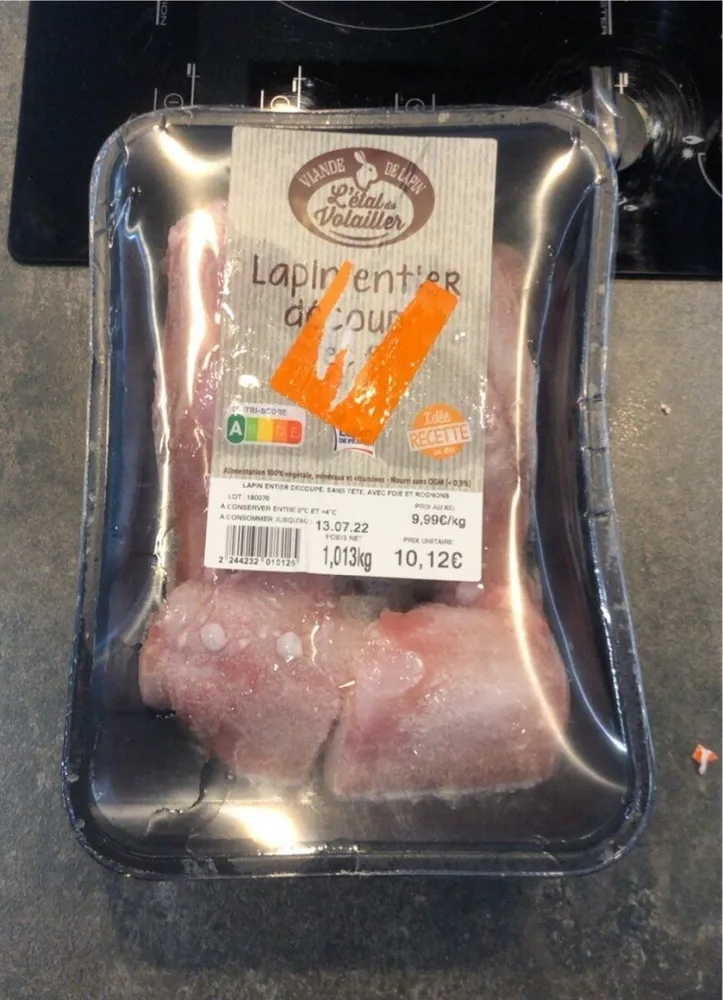 lapin entier decoupé avec foie