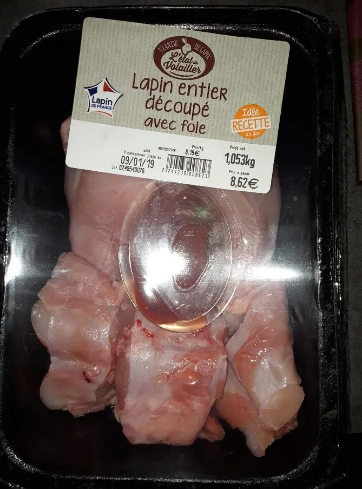 Lapin entier découpé avec foie