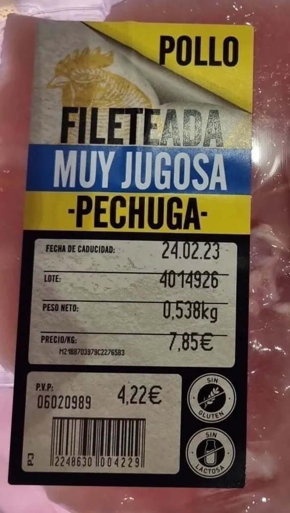 Pechuga fileteada muy jugosa pollo