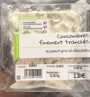 Concombres finement tranchés au yaourt grec et ciboulette