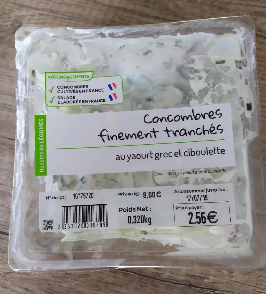 Concombres finement tranchés