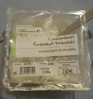 Concombres finement tranchés au yaourt grec et ciboulette