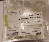Concombres finement tranchés au yaourt grec et ciboulette