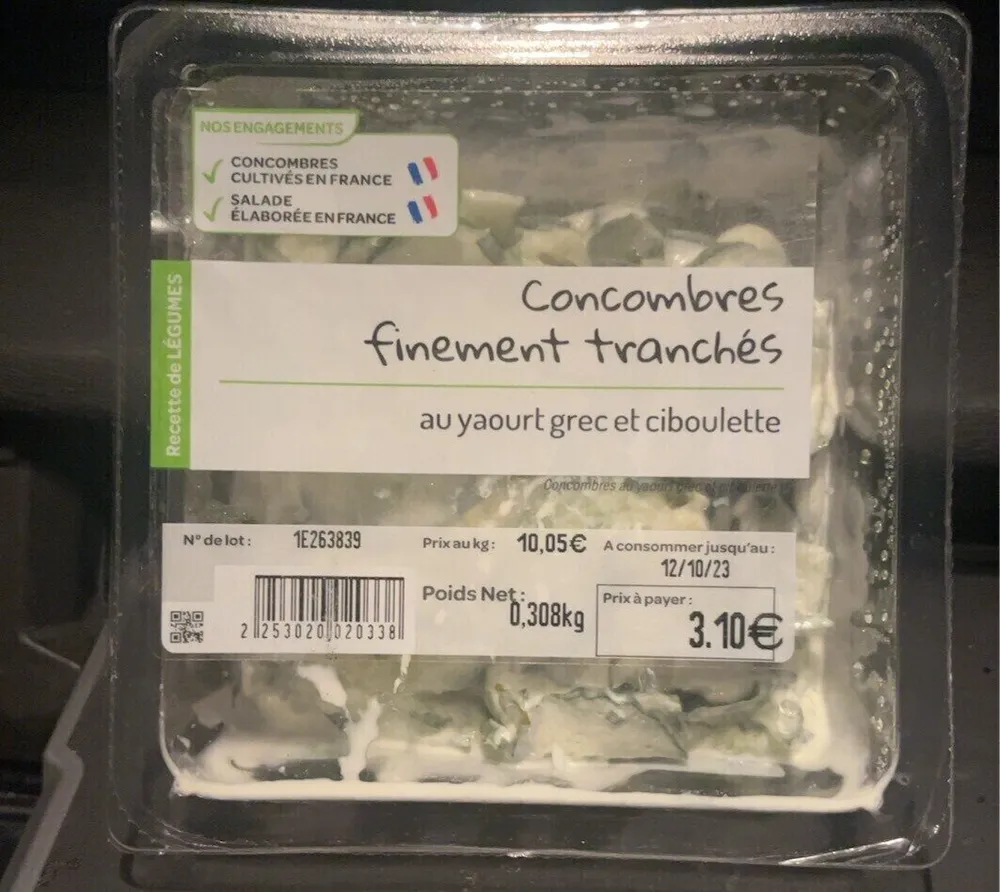 Concombres finement tranchés
