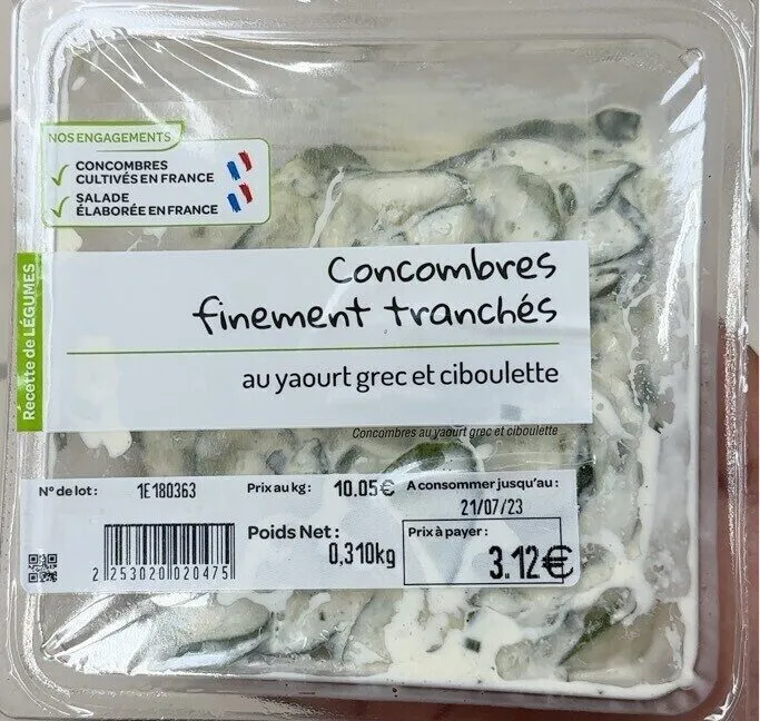 Concombres finement tranchés