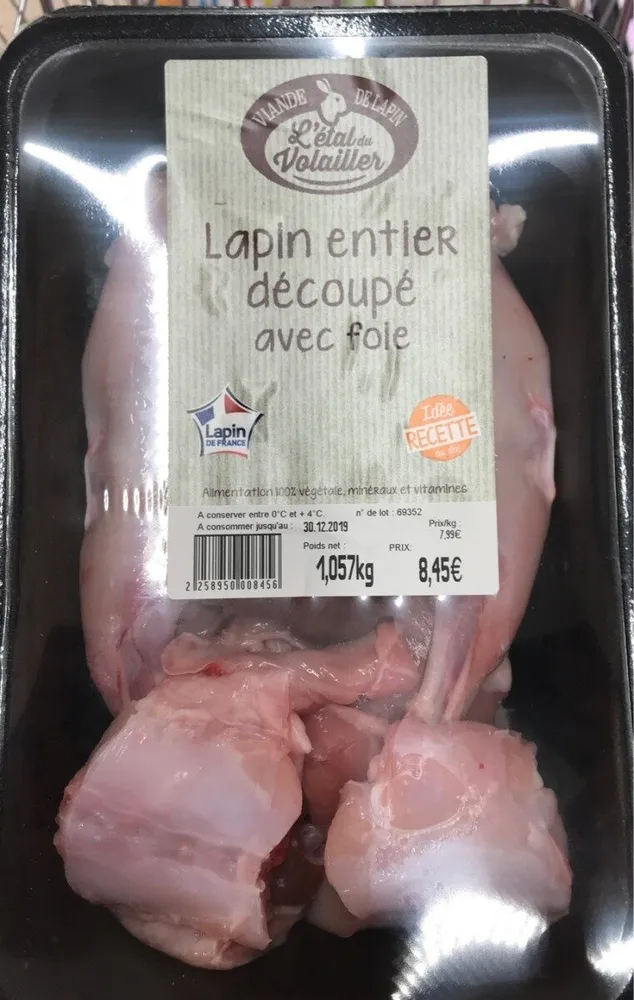 Lapin entier decoupé avec foie