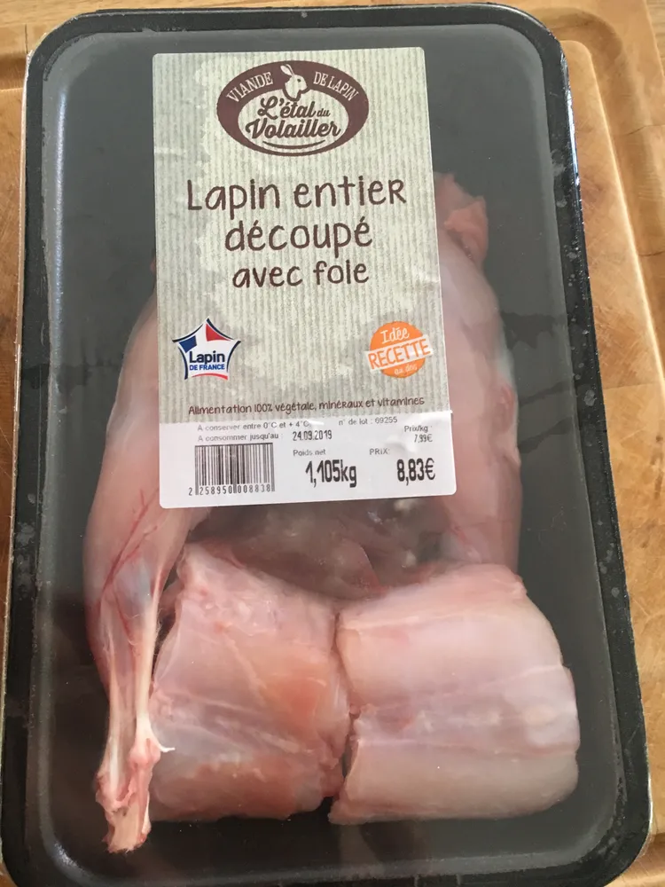 Lapin entier découpé avec foie