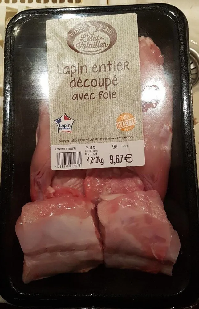Lapin entier découpé avec foie