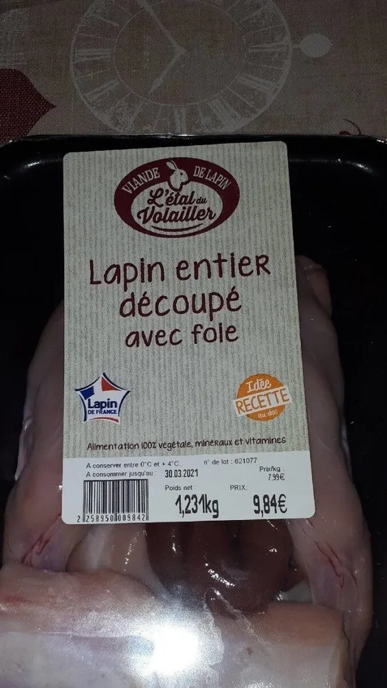 Lapin entier découpé avec foie