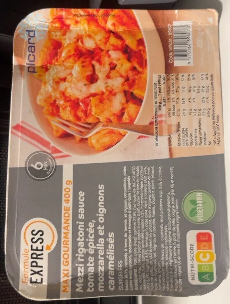 Mezzi rigatoni sauce tomate épice mozzarella