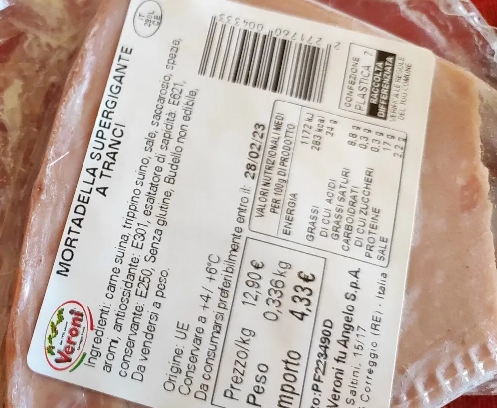 Mortadella supergigante a tranci