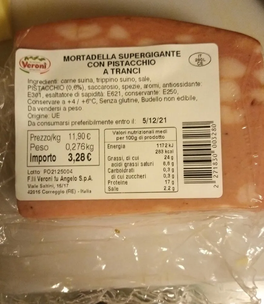 Mortadella supergigante con pistacchio a tranci