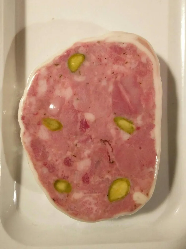 Galantine de volaille pistachée