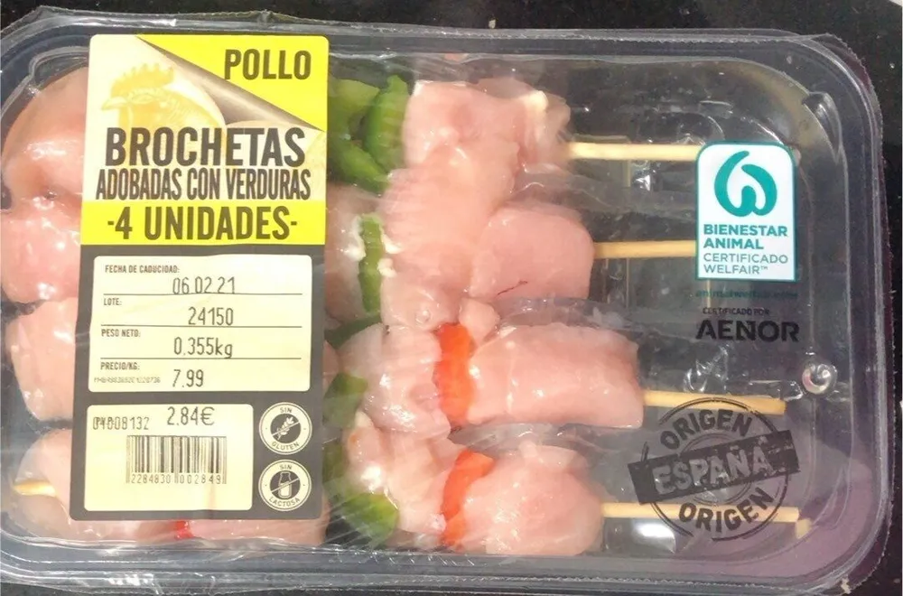Brochetas de pollo adobadas con verduras
