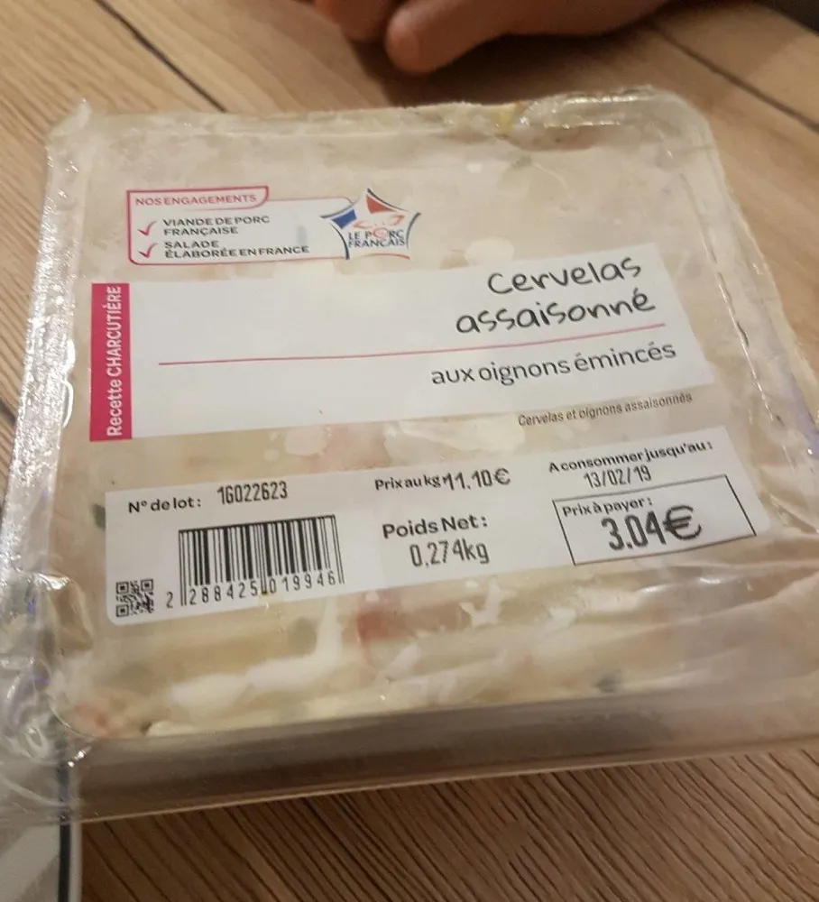 Cervolat assaisonné aux oignons eminces