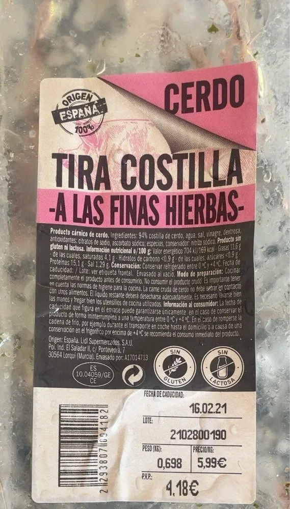 Tira costilla a las finas hiervas