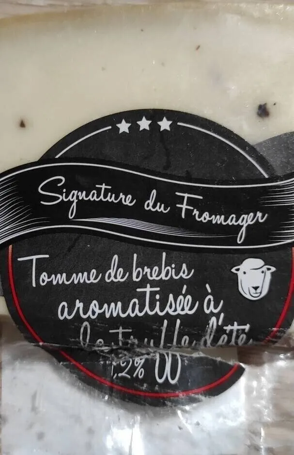 tomme de brebis aromatisée a la truffe d'été