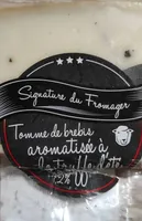 tomme de brebis aromatisée a la truffe d'été