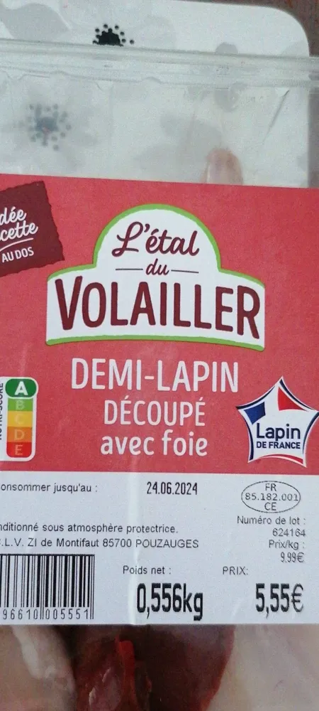 Demi lapin découpé avec foie