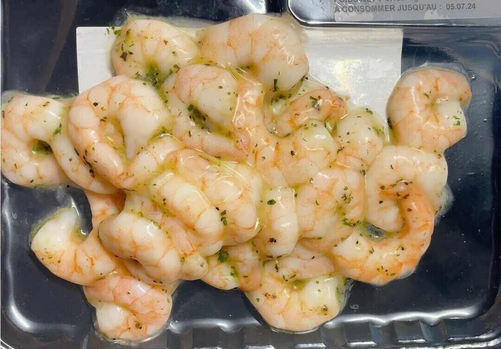 Queues de crevettes cuites