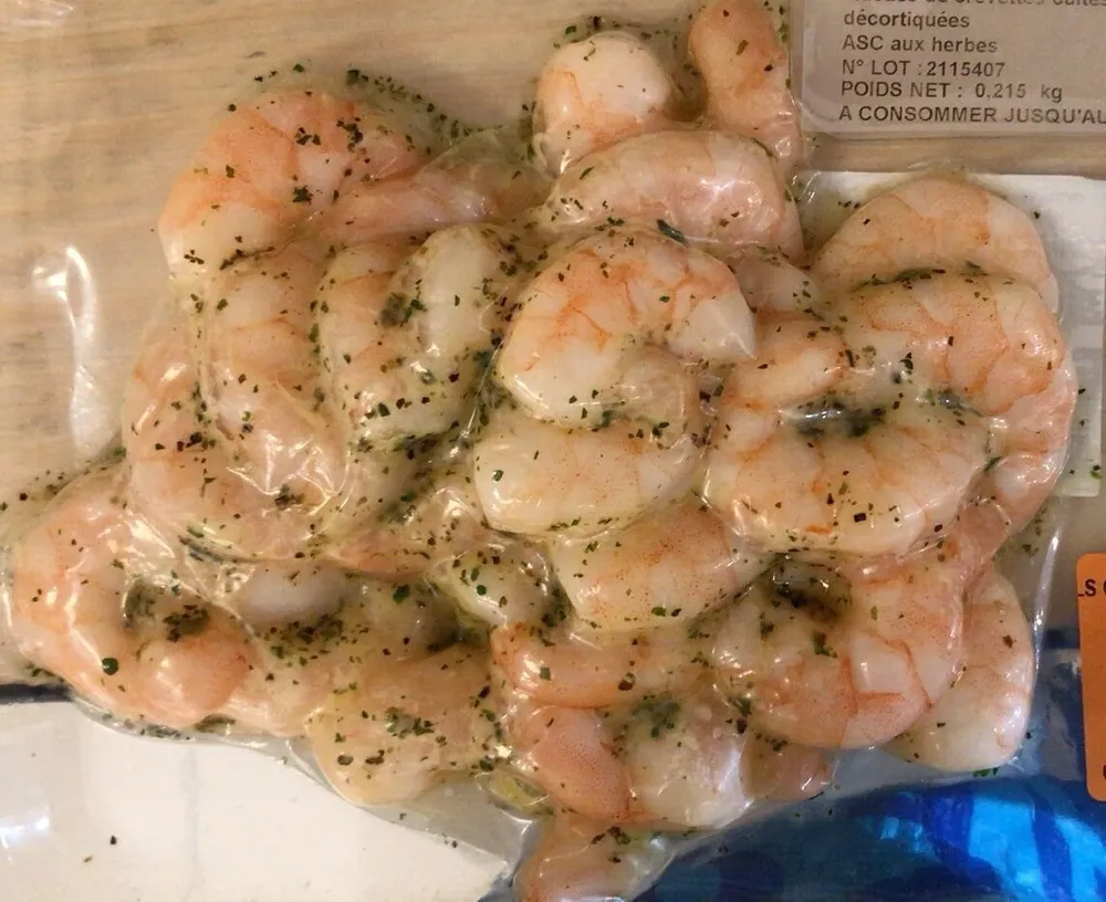 Queues de crevettes cuits