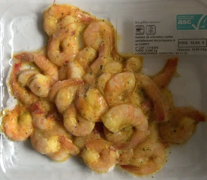 Tête de crevettes cuites partiellement décortiquées au curry