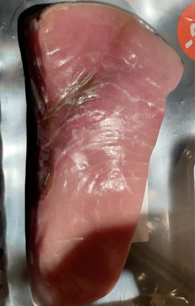 Steak d'espadon decongele