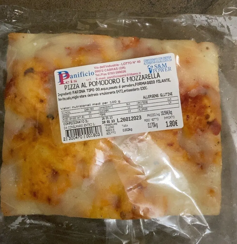Pizza al pomodoro e mozzarella