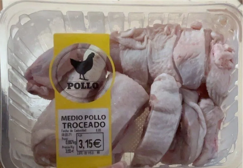 Medio pollo troceado