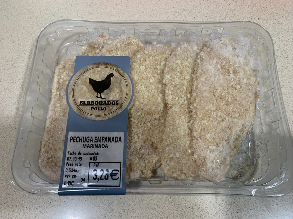 Pechuga de pollo empanada marinada