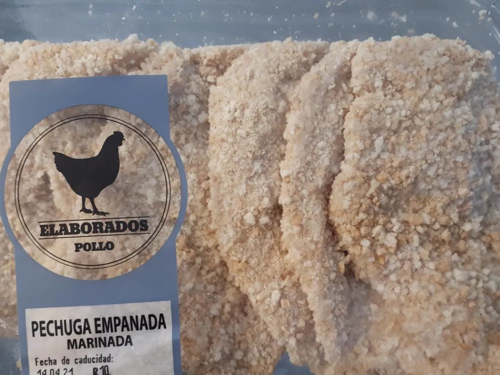 Pechuga de pollo empanada marinada