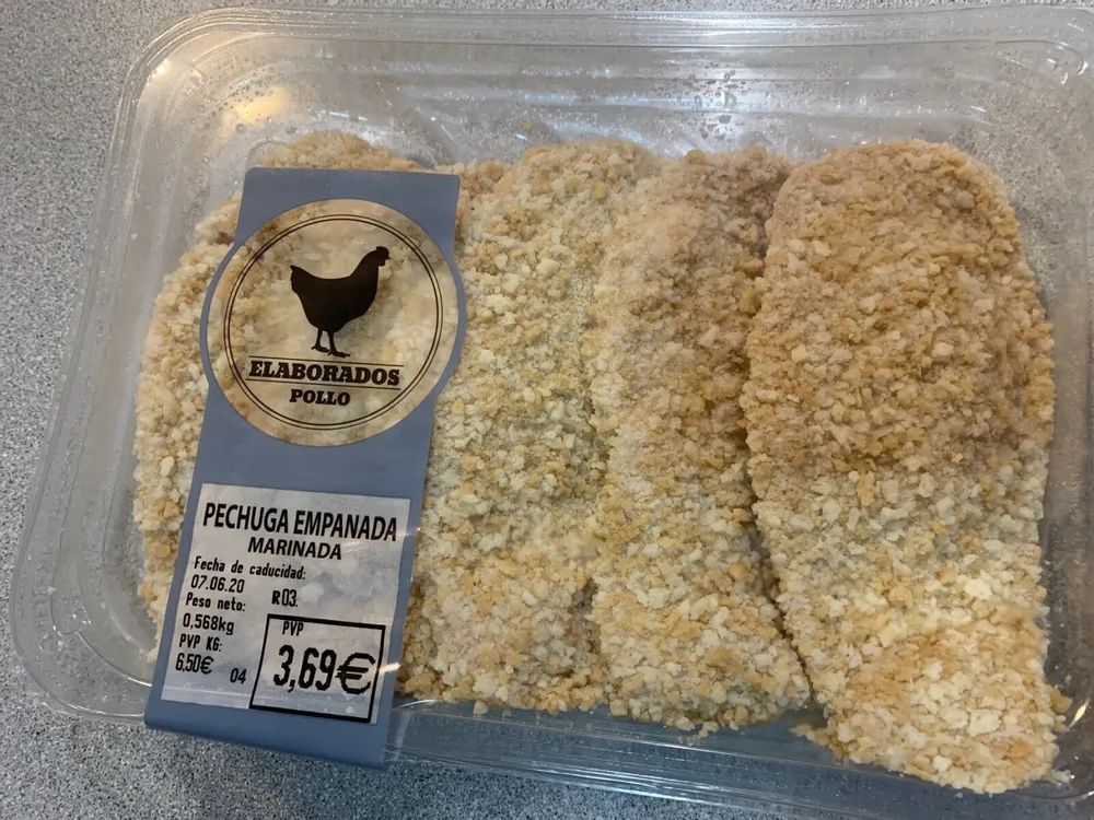 Pechuga de pollo empanada marinada