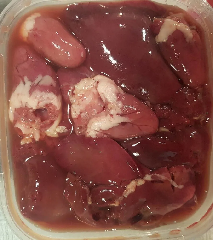 Higados y corazones de pollo
