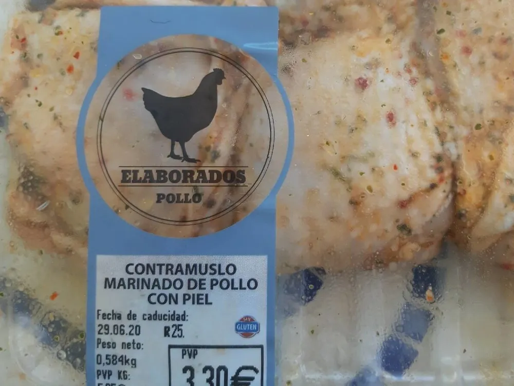Contra muslo marinado de pollo con piel