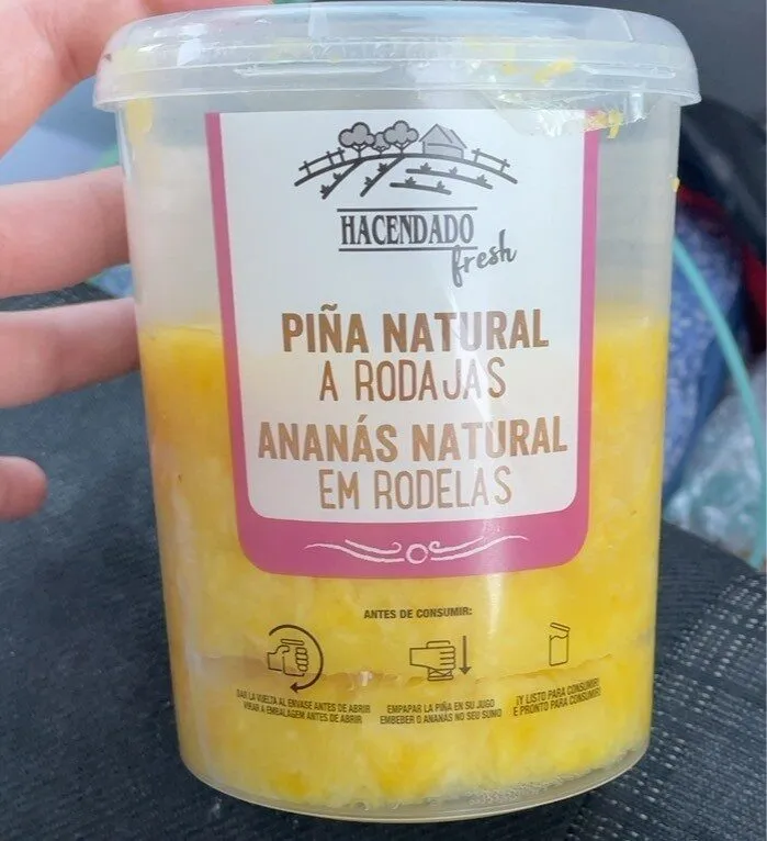 Piña narutal a rodajas