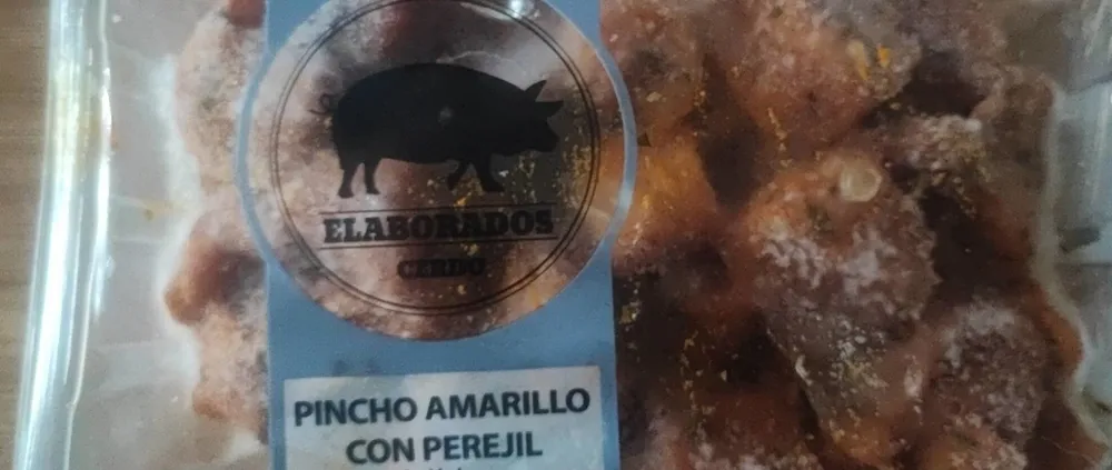 Poncho amarillo con perejil