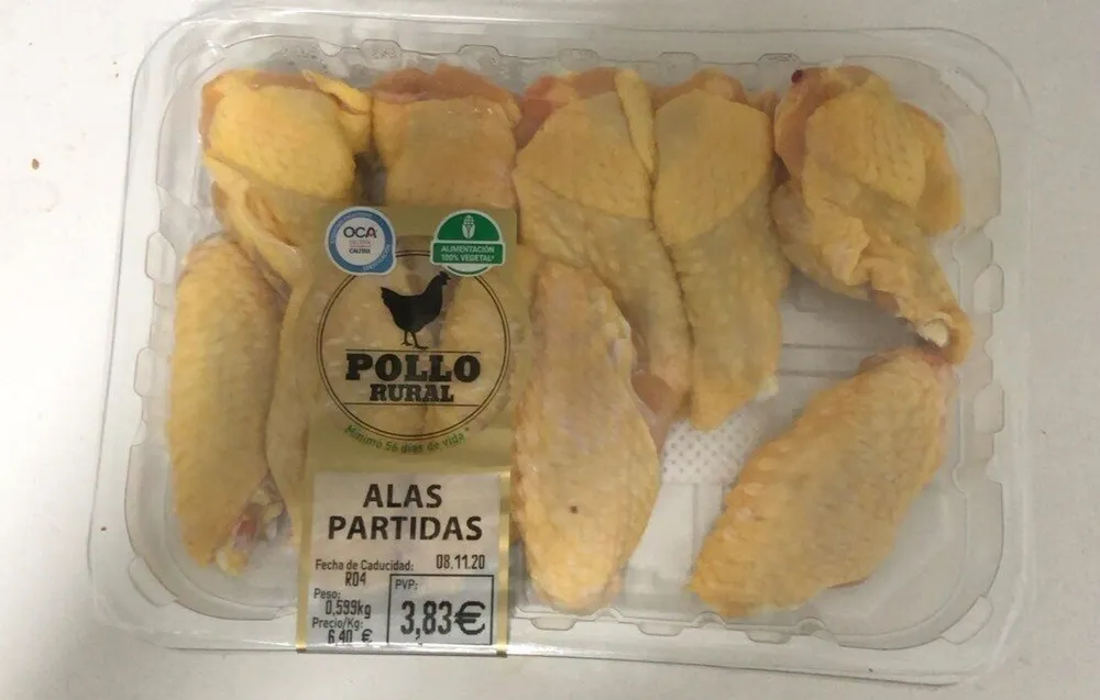 Alas partidas de pollo rural