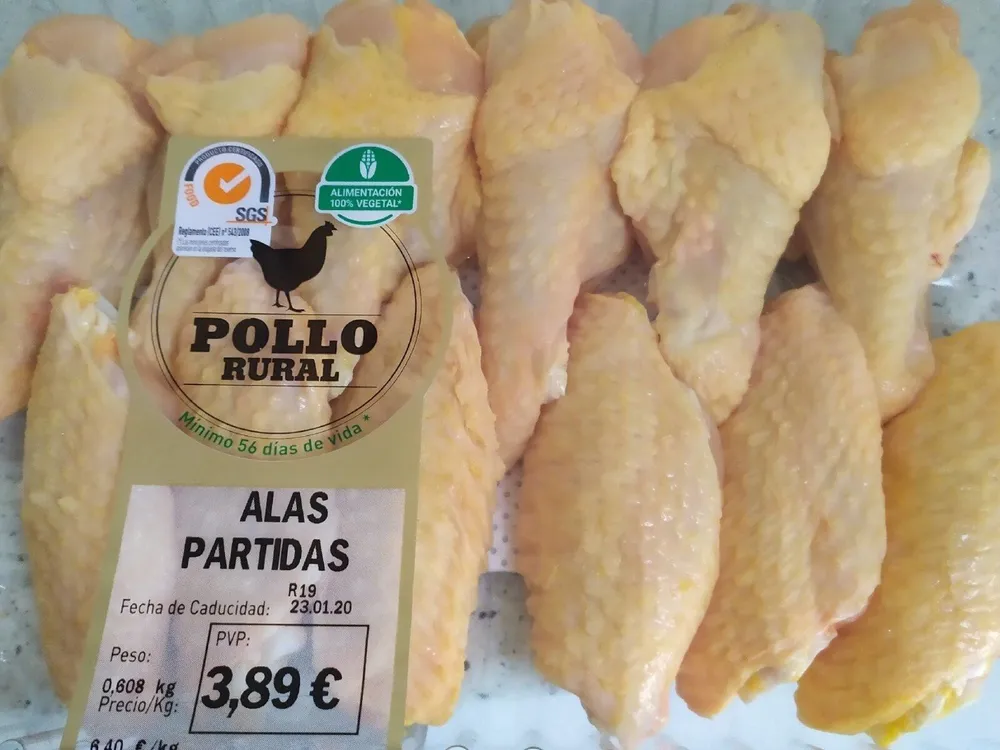 Pollo rural-alas partidas