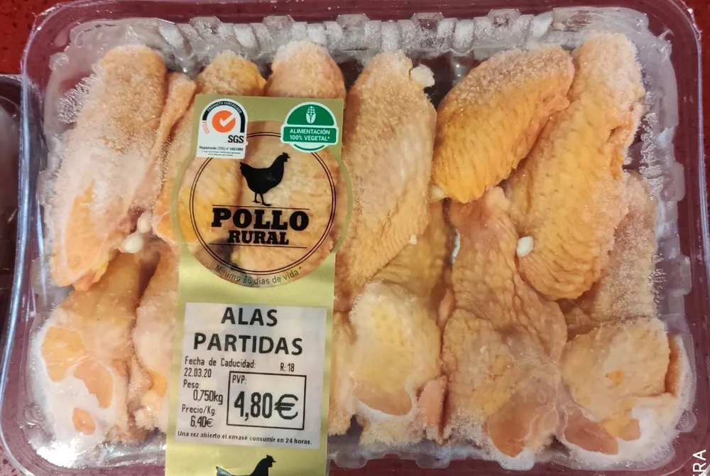 Alas partidas de pollo rural