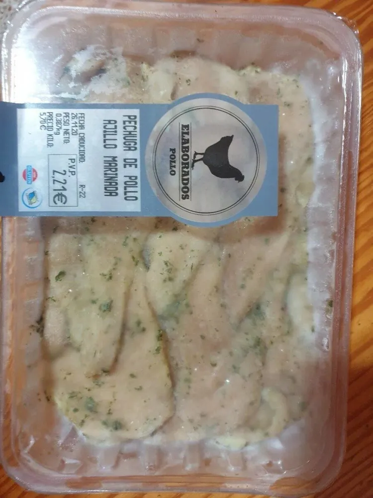 Pechuga de pollo al ajillo marinada