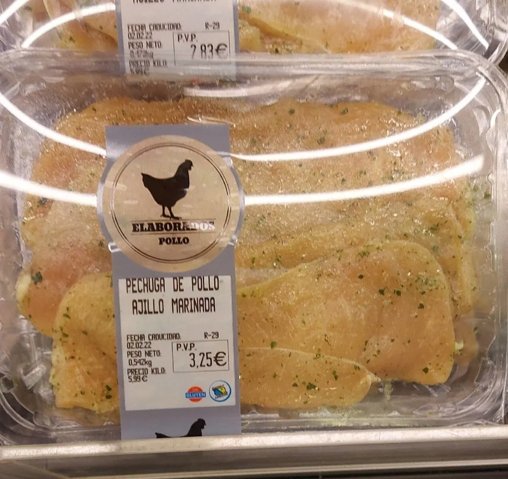 Pechuga de pollo al ajillo marinada