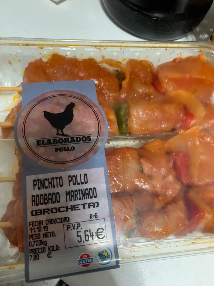 Pinchito de pollo adobado marinado brocheta