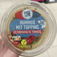 Hummus mit topping getrocknete Tomate