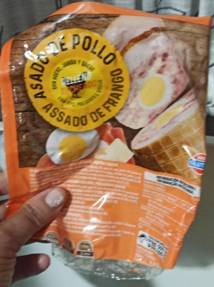 Asado de pollo con huevo y jamón y queso